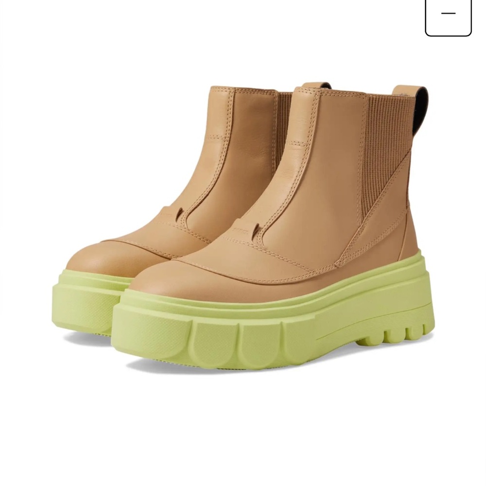 NIB Sorel Caribou x Chelsea Waterproof Boots